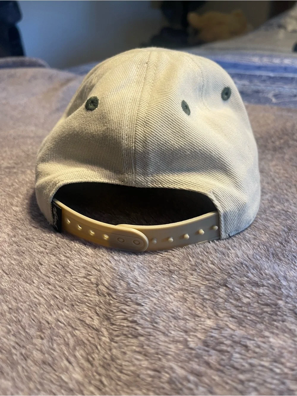 Kids Two-Tone Binky Bro Surf & Snow Cap - Green and Cream. Size INFANT